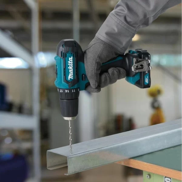 Makita Akku-Bohrschrauber DF333DSAL1 + ML106, 12V Max., Mit Akku-Handstrahler 4